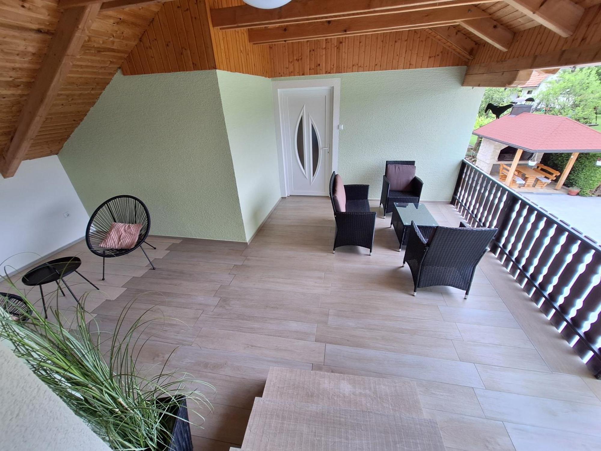 Guesthouse Miha Rakovica Exterior foto